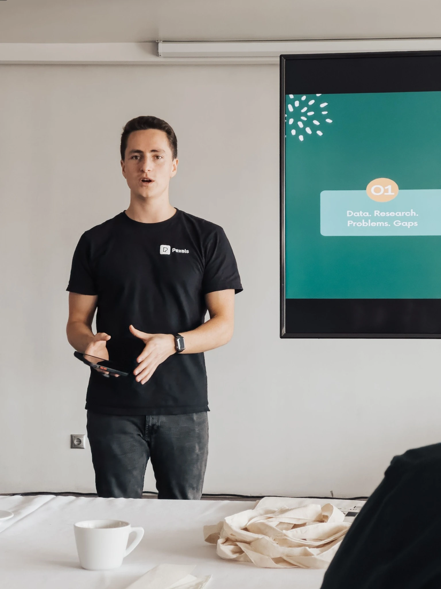 C'est un jeune fondateur de start up qui sa présentation pour présenter sa solution technologique à des investisseurs